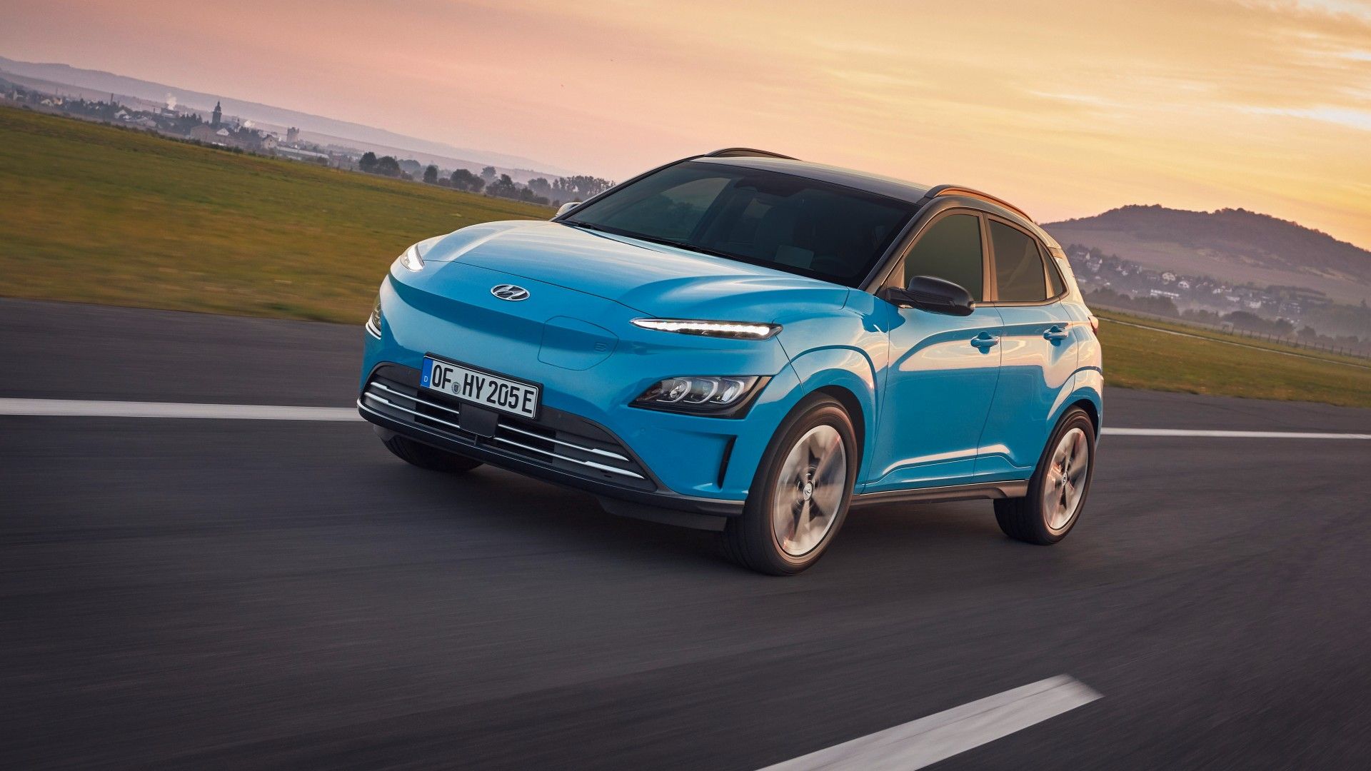 Front three-quarters of the 2023 Hyundai Kona Electric on the asphalt