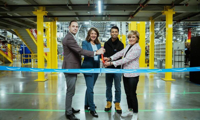 Amazon unveils YYC4 robotics fulfilment centre in Alberta Amazon unveils YYC4 robotics fulfilment centre in Alberta