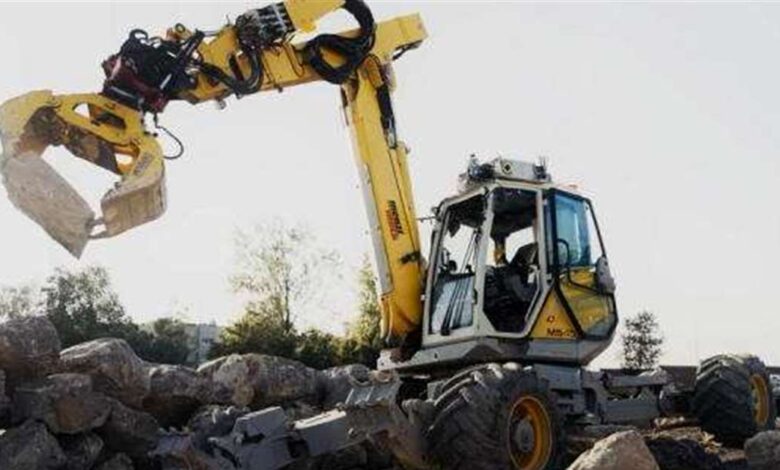 AI-powered robotic excavators take direction on site AI-powered robotic excavators take direction on site