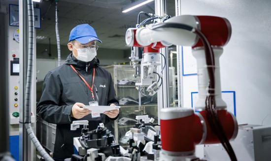 Humanoid robots play more roles Humanoid robots play more roles
