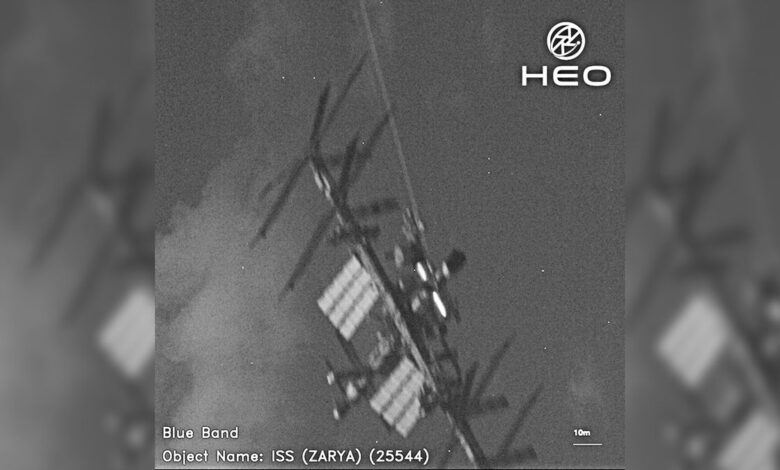 Satellite views International Space Station from only 43 miles away (photo)