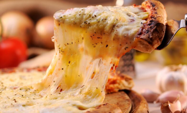 Glue cheese to pizza and eat rocks, says Google’s new AI feature as mistakes flood social media | Science & Tech News Glue cheese to pizza and eat rocks, says Google’s new AI feature as mistakes flood social media | Science & Tech News