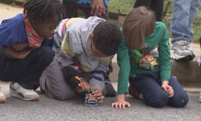 Students at southwest Atlanta elementary school create robots – WSB-TV Channel 2 Students at southwest Atlanta elementary school create robots – WSB-TV Channel 2
