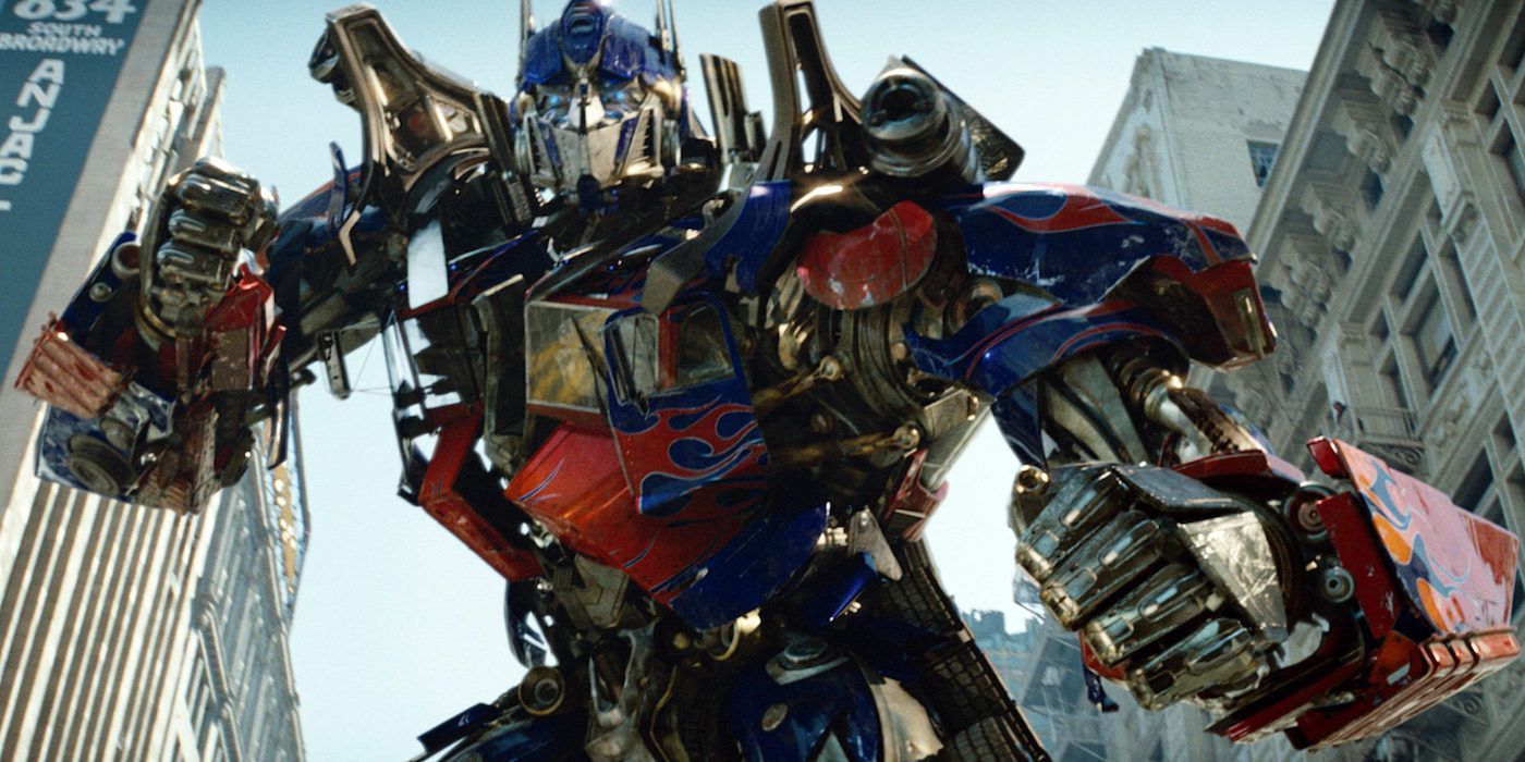 Autobot Optimus Prime Prepares for battle. 