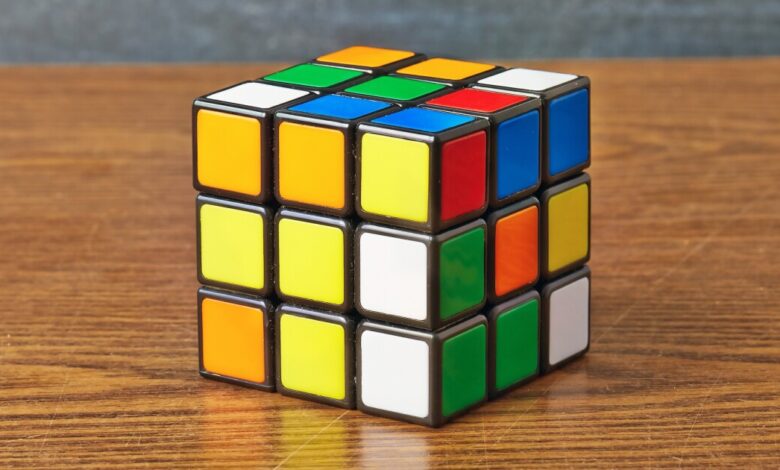Robot solves Rubik’s Cube in the blink of an eye, literally Robot solves Rubik’s Cube in the blink of an eye, literally