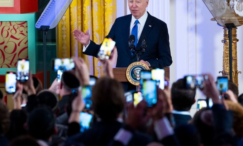 Nervous about falling behind the GOP, Democrats are wrestling with how to use AI Nervous about falling behind the GOP, Democrats are wrestling with how to use AI
