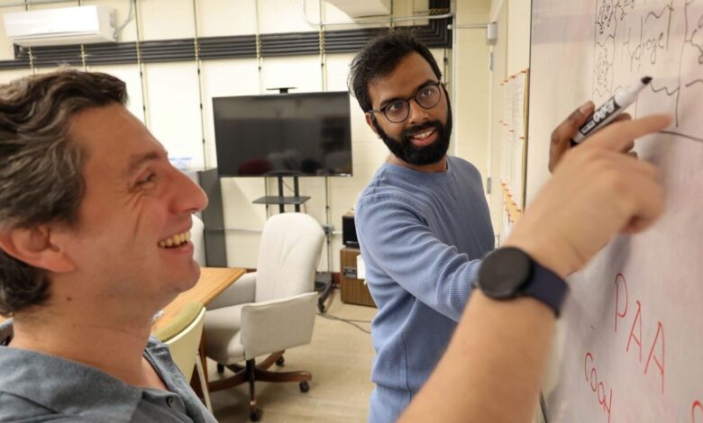 Physicists propose path to faster, more flexible robots Physicists propose path to faster, more flexible robots