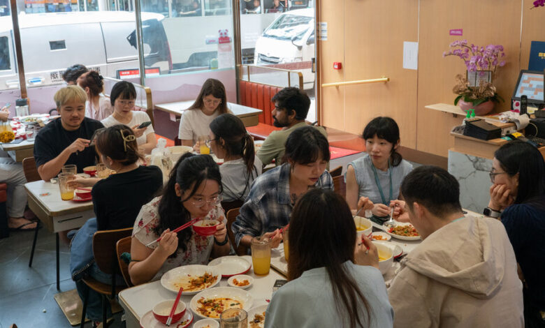 Spicy Noodles and Pickled Fish: Chinese Eateries Move Into Hong Kong Spicy Noodles and Pickled Fish: Chinese Eateries Move Into Hong Kong
