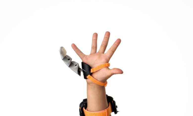 Cambridge Scientists Devise Robotic Extra ‘Third Thumb’ You Can Work As Extra Digit Cambridge Scientists Devise Robotic Extra ‘Third Thumb’ You Can Work As Extra Digit