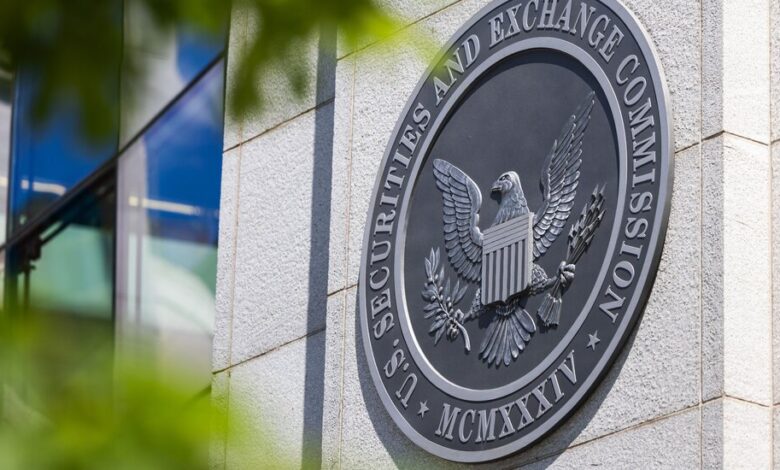 Court Strikes Down S.E.C.’s Fee Disclosure Rule for Funds Court Strikes Down S.E.C.’s Fee Disclosure Rule for Funds