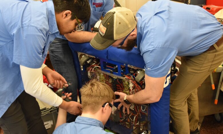DVIDS – News – EOD Airman fuels local high school’s robotics team DVIDS – News – EOD Airman fuels local high school’s robotics team