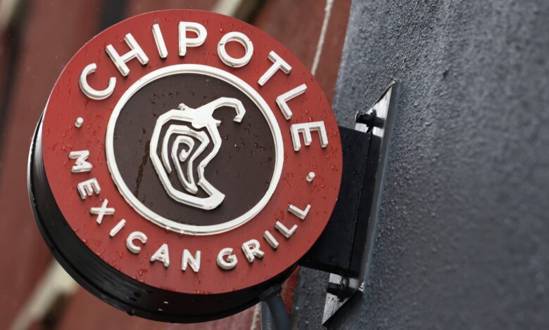 These restaurants are taking the lead on AI and robots. What it means for their stocks These restaurants are taking the lead on AI and robots. What it means for their stocks