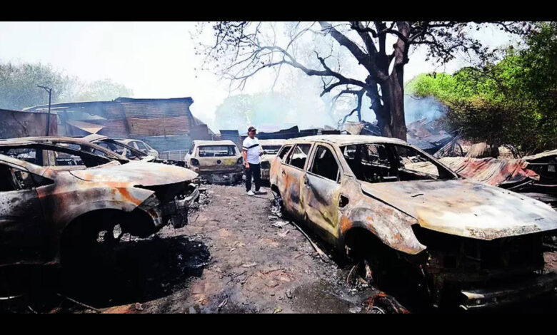 Luxury Cars: Luxury Cars Burnt in Automobiles Garage Fire in Lucknow | Lucknow News