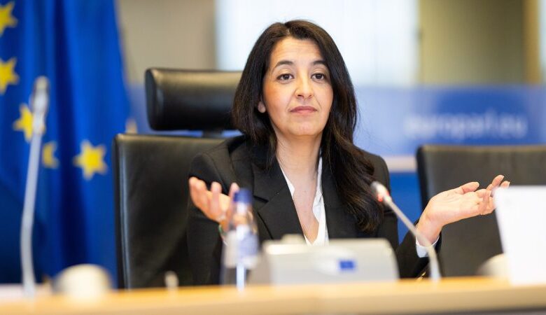 Outgoing EU parliament transport chair Karima Delli talks trains, planes and automobiles – Euractiv Outgoing EU parliament transport chair Karima Delli talks trains, planes and automobiles – Euractiv