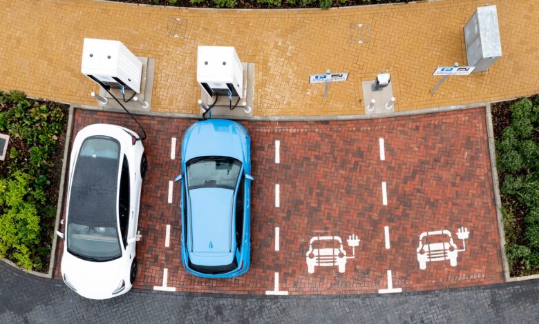 Driver calls out frustrating behavior of big truck blocking EV charger: ‘This infuriates me’ Driver calls out frustrating behavior of big truck blocking EV charger: ‘This infuriates me’
