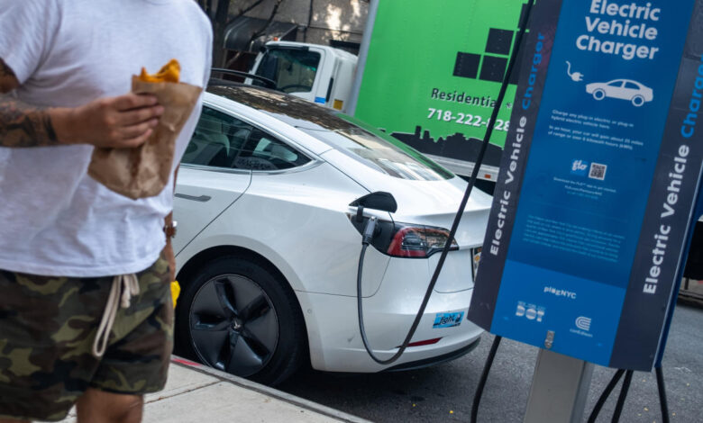 FLO to install 500 fast EV chargers at 130 Metro grocery stores in Ontario and Quebec FLO to install 500 fast EV chargers at 130 Metro grocery stores in Ontario and Quebec