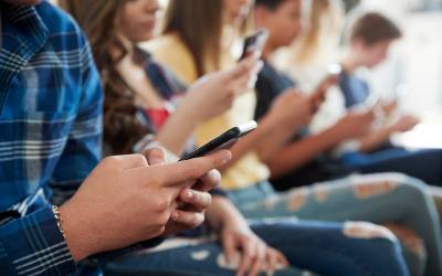 Web Addiction Impacts Teen Behaviour, Development: UCL Web Addiction Impacts Teen Behaviour, Development: UCL