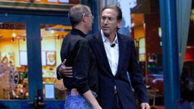 Howard Schultz: Steve Jobs Once Told Me to ‘Fire Everyone’