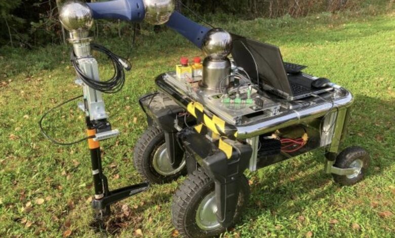 A weeding robot that can autonomously remove seedlings A weeding robot that can autonomously remove seedlings