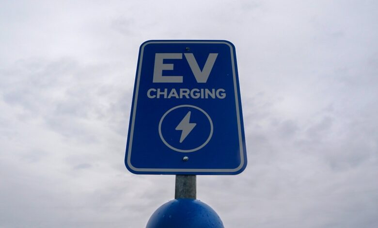 United Illuminating follows Eversource by pausing electric vehicle charger program United Illuminating follows Eversource by pausing electric vehicle charger program