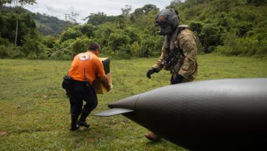 DVIDS – Images – Centam Guardian Phase II: Blackhawk inserts Costa Rican telecommunications repairmen [Image 4 of 5]