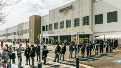 Amazon Union Workers Join Forces With the Teamsters