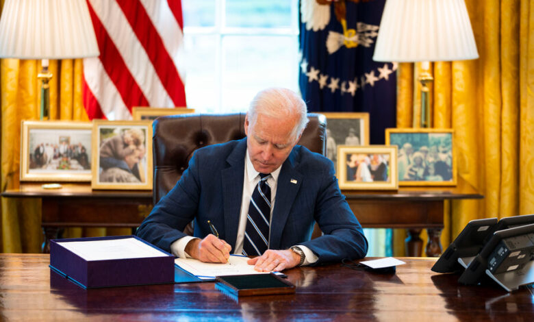 Biden’s Stimulus Juiced the Economy, but Its Political Effects Are Muddled Biden’s Stimulus Juiced the Economy, but Its Political Effects Are Muddled