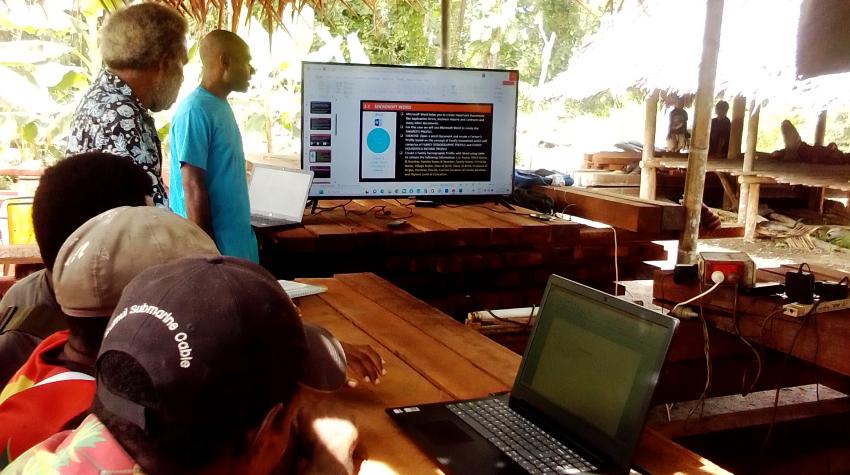 A digital skills and e-commerce training session organized in Aitape, Papua New Guinea.  Alois Watae    