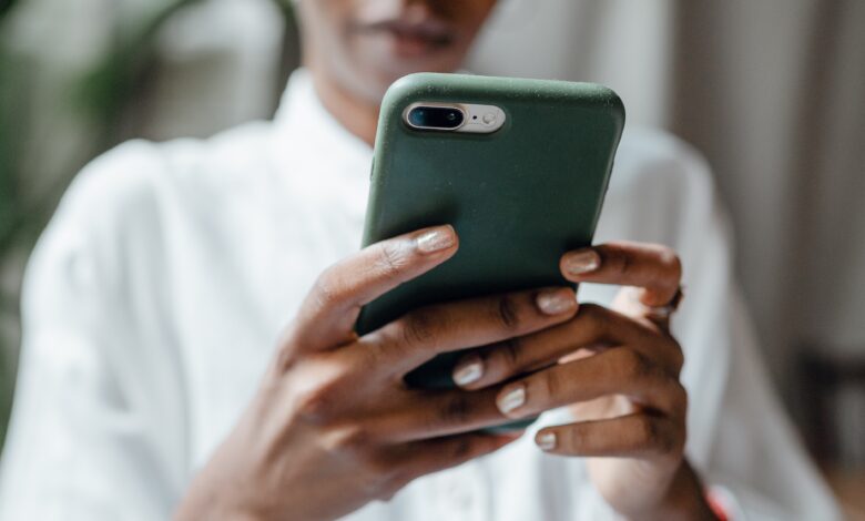 How Teens Can Avoid Misinformation in the Age of the Artificial How Teens Can Avoid Misinformation in the Age of the Artificial
