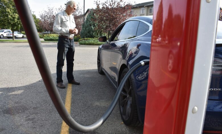 Environmental group reacts to Youngkin pulling Virginia out of EV mandate Environmental group reacts to Youngkin pulling Virginia out of EV mandate