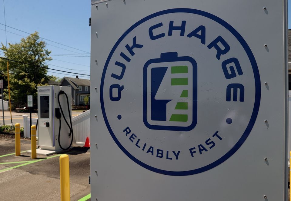 A new electric vehicle fast-charging station in Weymouth uses a bank of lithium ion batteries to charge electric vehicles at high speed without a high-voltage connection to the electrical grid.