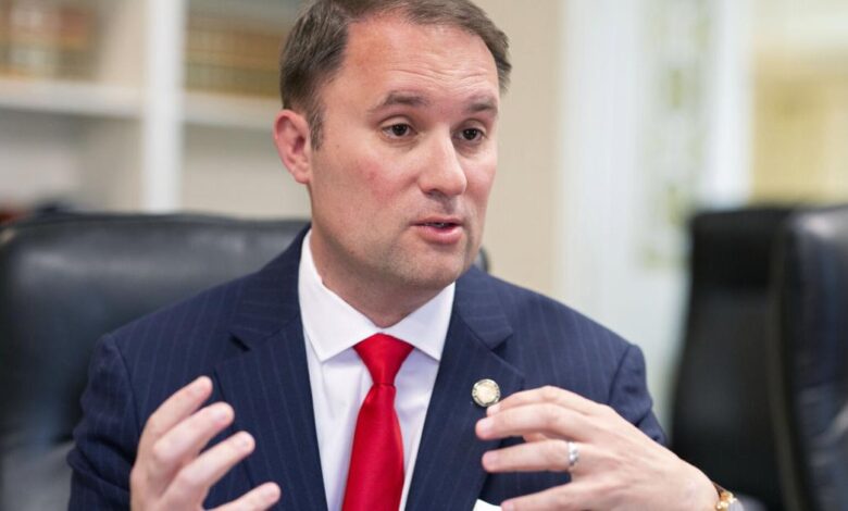 Youngkin, Miyares announce Virginia will exit California electric vehicle mandate at end of year | News