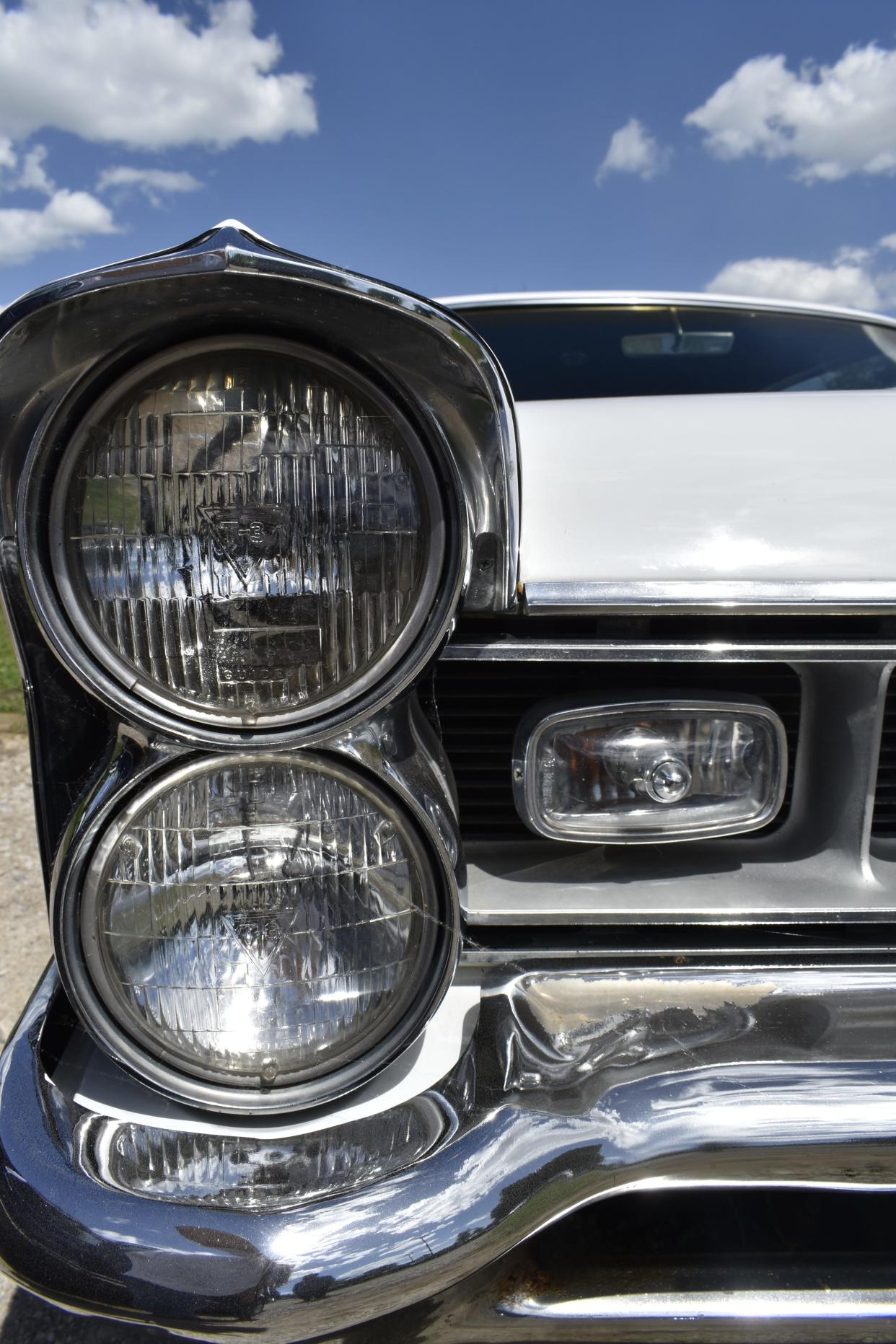 Jay Thompson's 1965 Pontiac Grand prix, close up from the front.