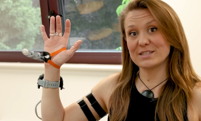 Robotic Third Thumb Users Formed ‘Strong Bonds’ With Their Extra Digit Robotic Third Thumb Users Formed ‘Strong Bonds’ With Their Extra Digit