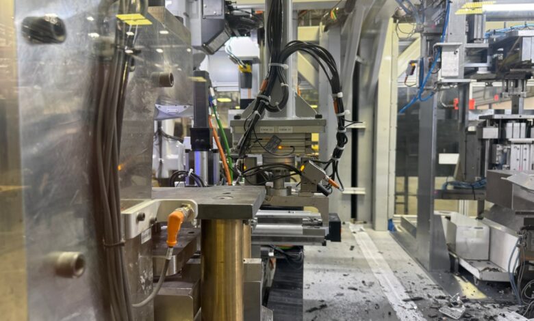 Inside Apple’s efforts to build a better recycling robot Inside Apple’s efforts to build a better recycling robot