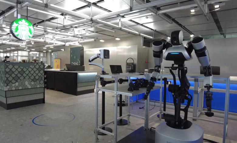 Starbucks in South Korea is run by 100 robots and two humans Starbucks in South Korea is run by 100 robots and two humans