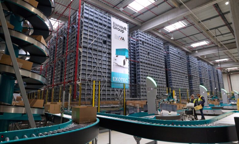 Robots pick parts at Renault facility Robots pick parts at Renault facility