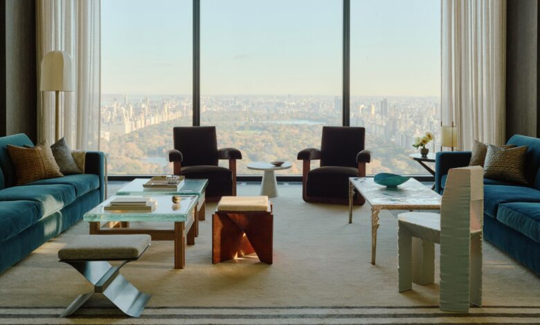 Inside an Elegant Manhattan Home Perched High Above the Clouds Inside an Elegant Manhattan Home Perched High Above the Clouds