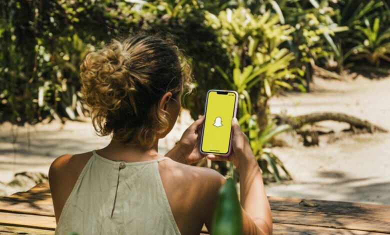 Snapchat Flexes Generative AI Muscles With New Augmented Reality Lenses: Report – Snap (NYSE:SNAP) Snapchat Flexes Generative AI Muscles With New Augmented Reality Lenses: Report – Snap (NYSE:SNAP)