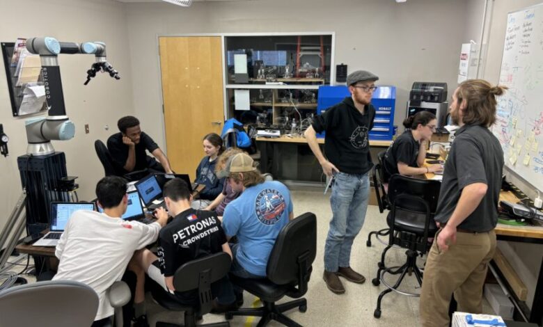 Robotics WorX Program aims to bring real-world solutions to manufacturing Robotics WorX Program aims to bring real-world solutions to manufacturing