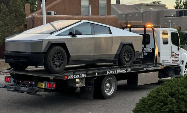 First Time Having an Issue With Cybertruck After 1,000 Miles in a Week First Time Having an Issue With Cybertruck After 1,000 Miles in a Week