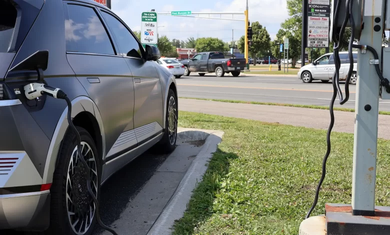 Nearly 6,000 Minnesotans applied for electric vehicle rebate Nearly 6,000 Minnesotans applied for electric vehicle rebate