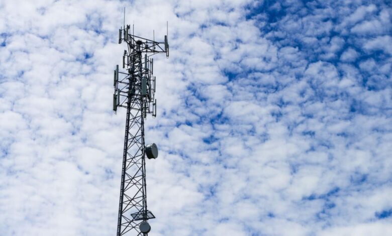 Cellphone plan prices, satellite connectivity highlight opening day of telecom summit Cellphone plan prices, satellite connectivity highlight opening day of telecom summit