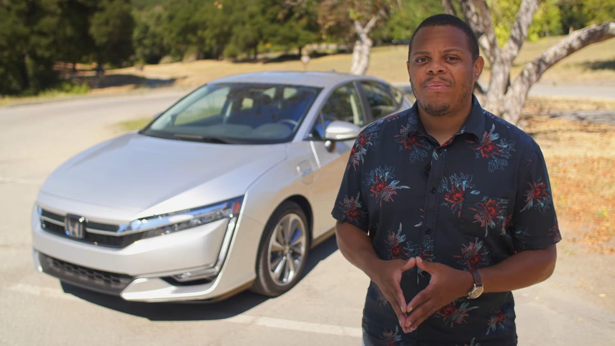 Editor Antuan Goodwin with the 2019 Honda Clarity Plug-in Hybrid