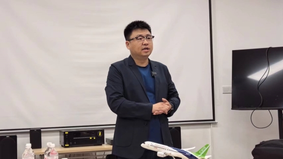 Young entrepreneur seizes opportunities of times Young entrepreneur seizes opportunities of times
