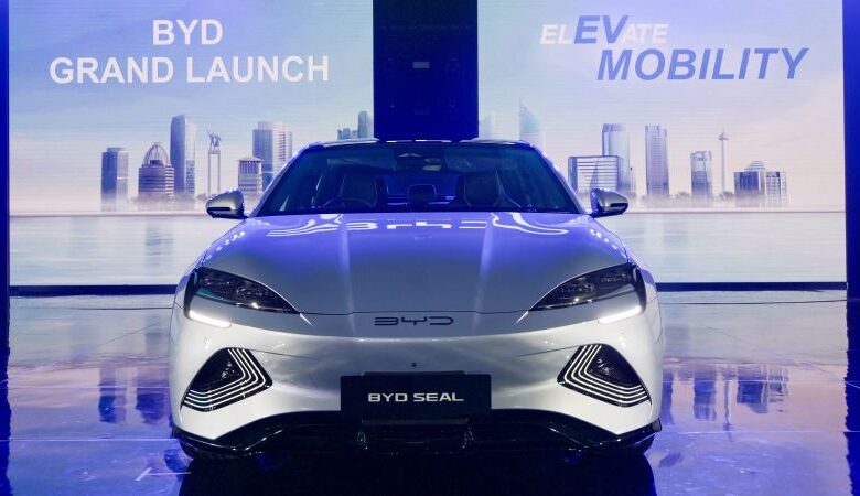 BYD vs Huawei: Trash talking by China’s EV giants highlights pressures at heart of world’s biggest car market BYD vs Huawei: Trash talking by China’s EV giants highlights pressures at heart of world’s biggest car market