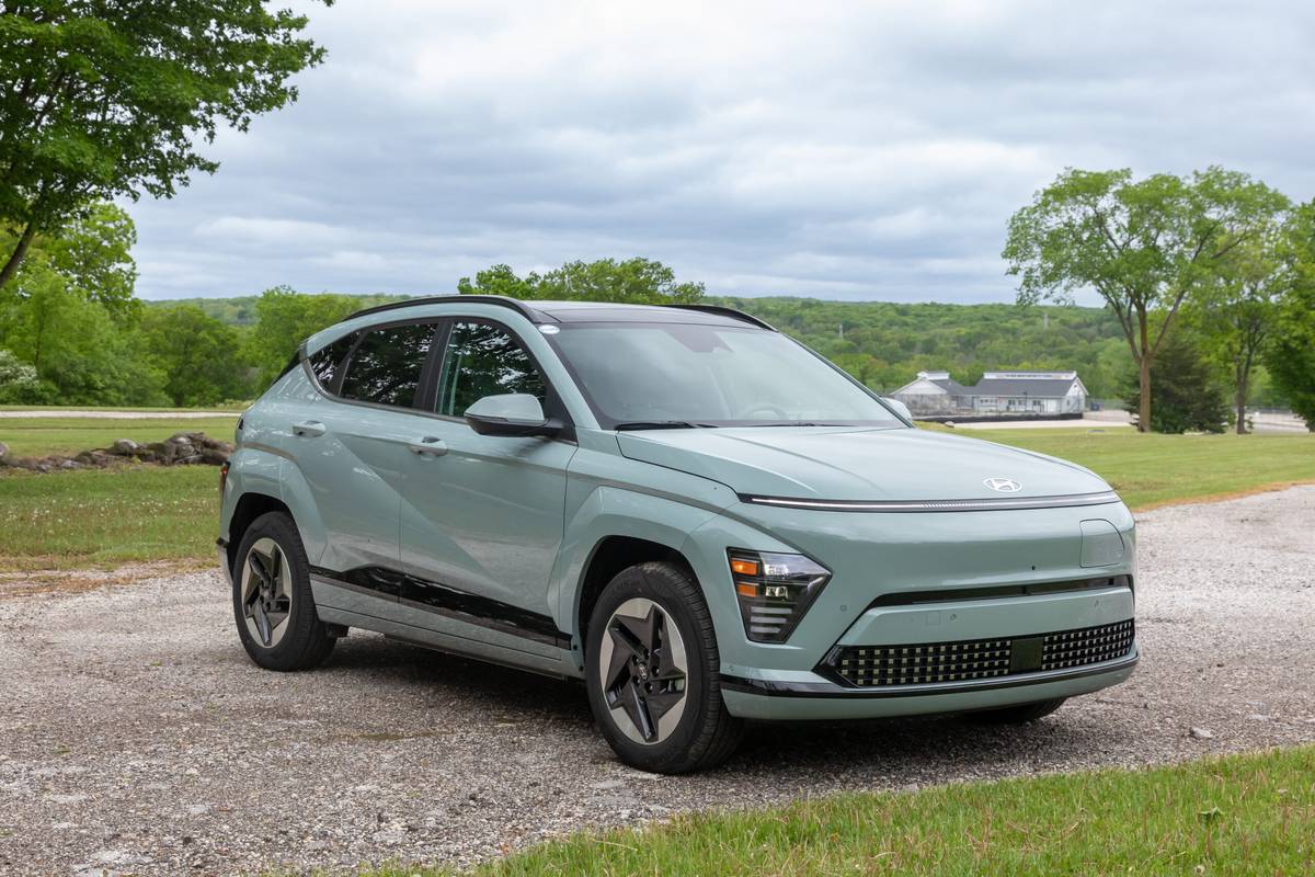 hyundai kona electric 2024 03 exterior front angle scaled jpg