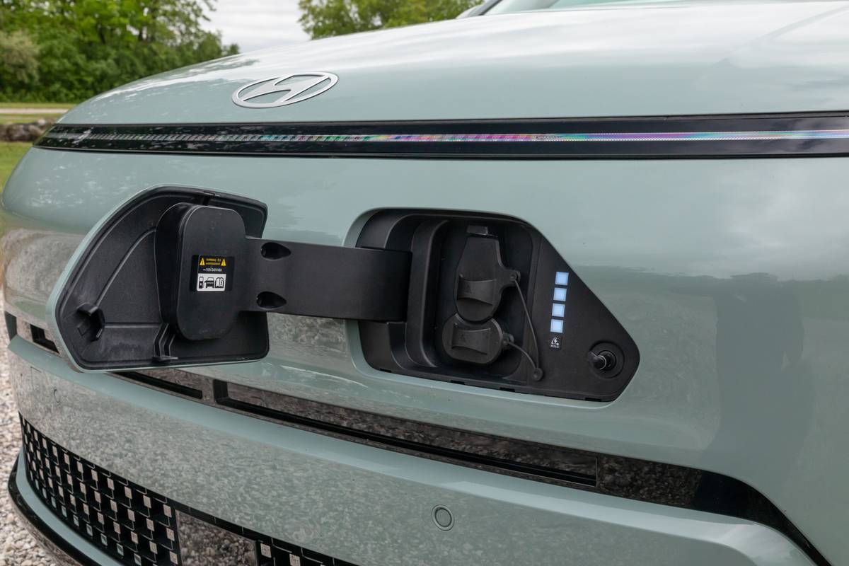 hyundai kona electric 2024 07 exterior front charge port scaled jpg