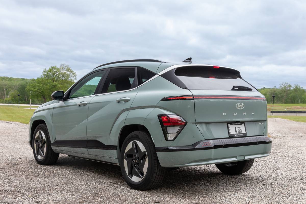 hyundai kona electric 2024 09 exterior rear angle scaled jpg