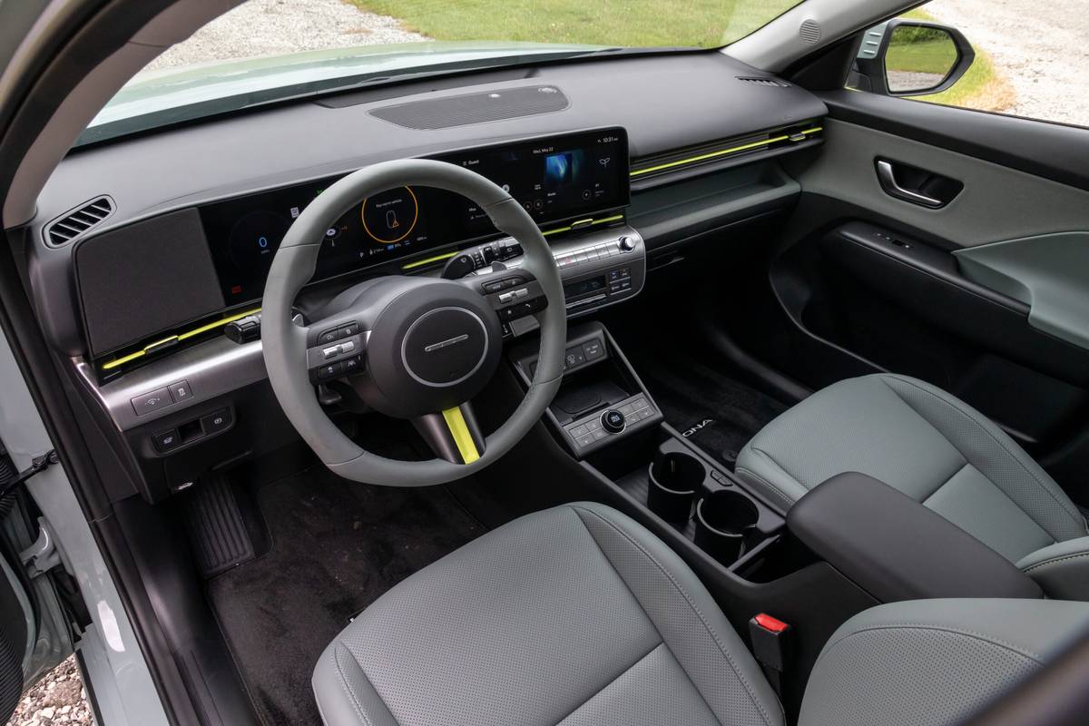 hyundai kona electric 2024 18 interior front row scaled jpg